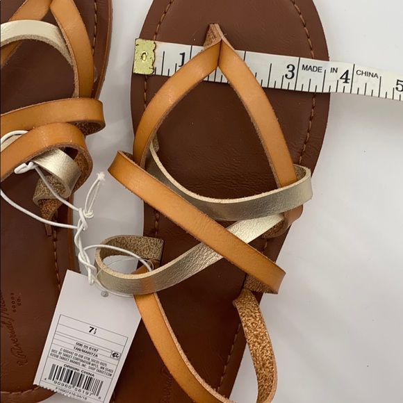 Universal Thread Maritza Tan & Metallic Sandals - Picture 7 of 8